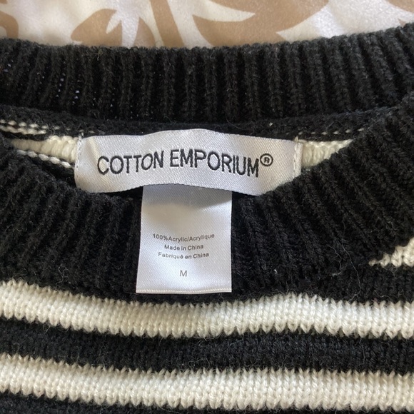 🛍️🛍️ 3 for $5 Ruffle sweater - Picture 4 of 5